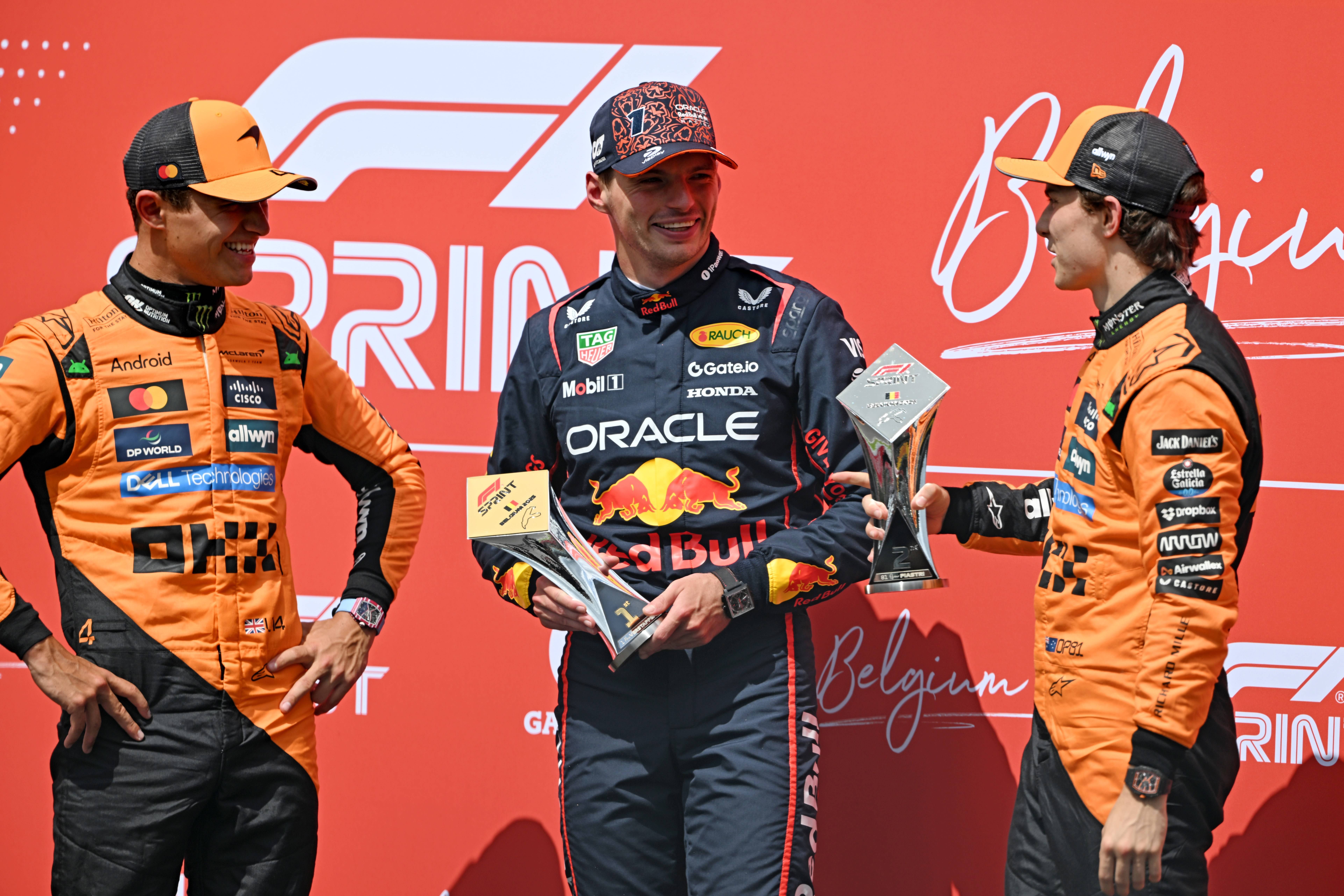 雷诺车队绝杀阿斯顿马丁，维斯塔潘统治全场