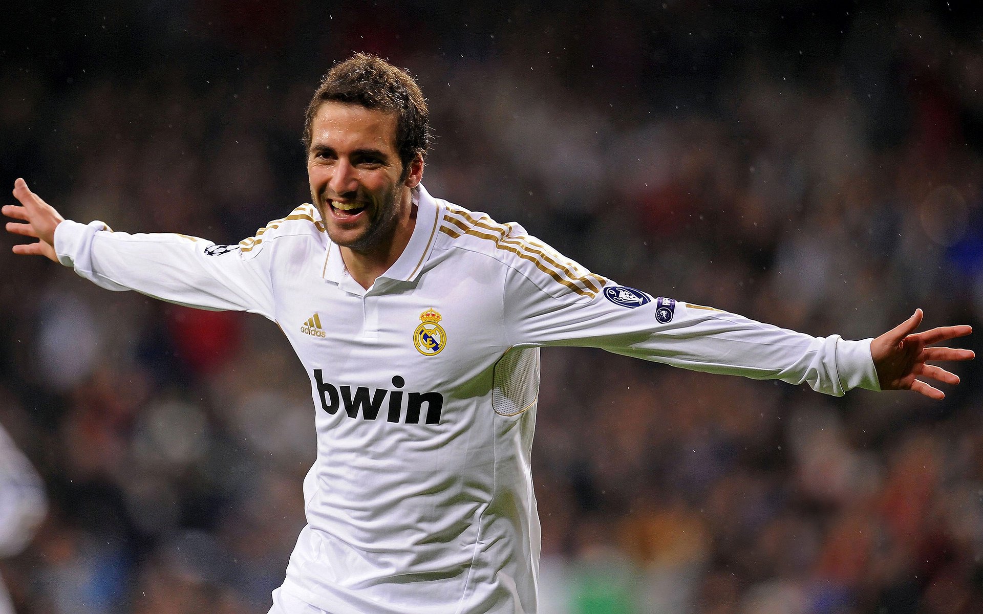 曼联争冠战，本泽马与委内瑞拉少年的同场启示